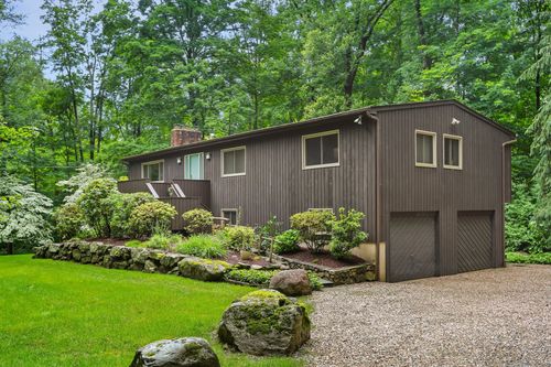 11 Catamount Rd, Westport, CT, 06880-1716 | Card Image