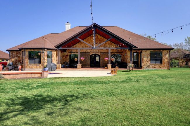 Amazing covered patio with wood beams! | Image 31