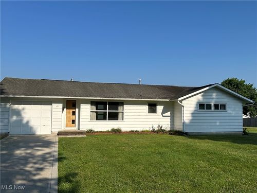 21 Hazel Ave, South Zanesville, OH, 43701-6307 | Card Image