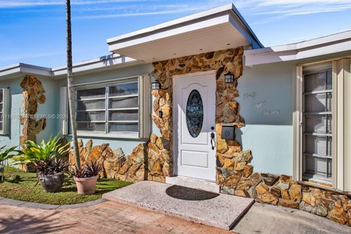4820 Sw 112th Ave, Miami, FL, 33165-6147 | Card Image