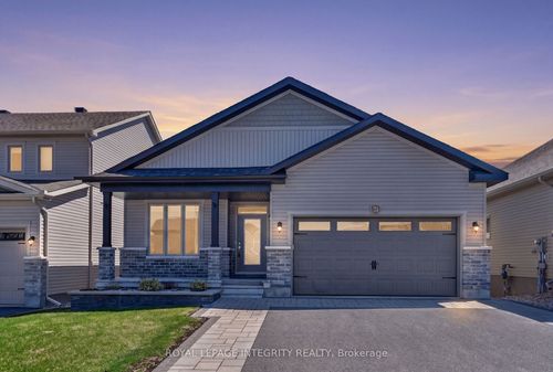 724 Parade Dr, Stittsville, ON, K2S0Z4 | Card Image