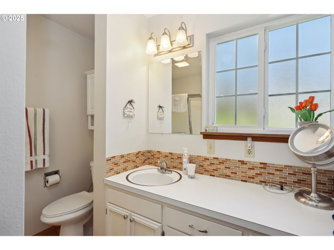 Bathroom-Upper | Image 15