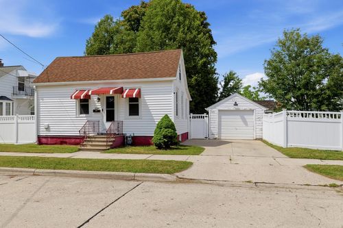 2104 11th Street, Two Rivers, WI, 54241 | Card Image