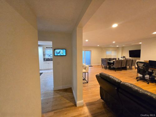 336 Nicolls Rd, Deer Park, NY, 11729-1806 | Card Image