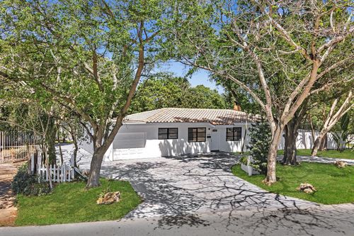 835 Ne 16th St, Fort Lauderdale, FL, 33304-4824 | Card Image