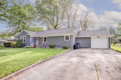 321 S Jackson Street, House other with 3 bedrooms, 2 bathrooms and 3 parking in Pittsfield IL | Image 3