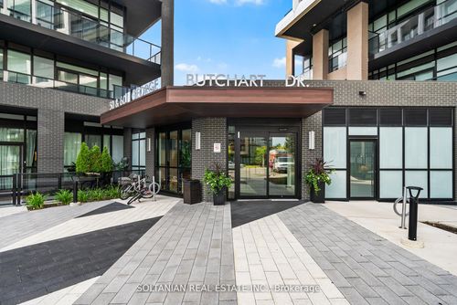 810-50 George Butchart Dr, North York, ON, M3K0C9 | Card Image