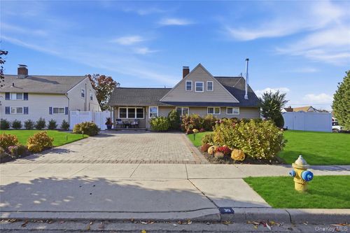 30 Low Ln, Levittown, NY, 11756-4512 | Card Image