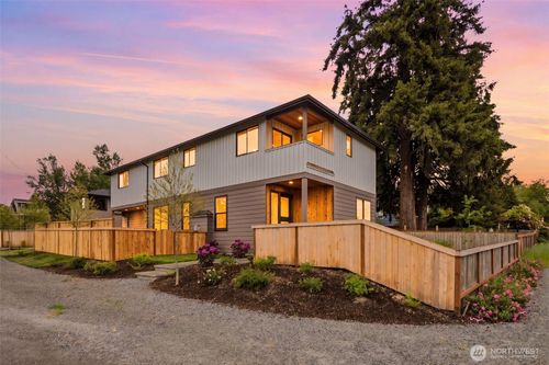 10202 44th Ave Sw, Seattle, WA, 98146-1029 | Card Image