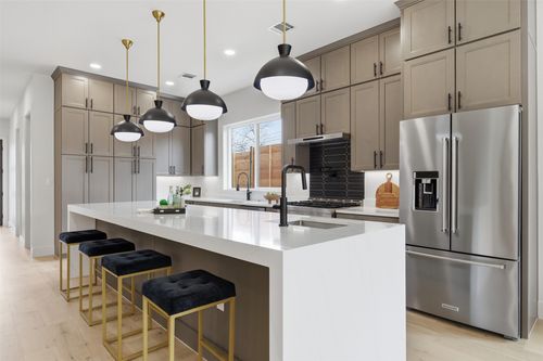 b-8115 Rockwood Ln, Austin, TX, 78757-8022 | Card Image