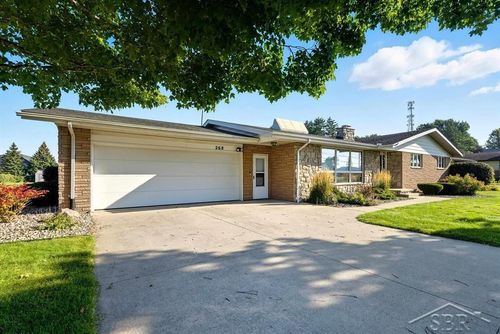 268 W Midland Rd, Auburn, MI, 48611-9411 | Card Image