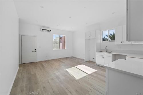 8512 Wilbur, Northridge, CA, 91324 | Card Image