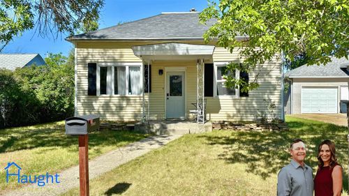 528 8th St, Douglas, WY, 82633-2652 | Card Image