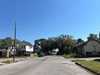 3207 Avenue M, House other with 2 bedrooms, 2 bathrooms and null parking in Galveston TX | Image 2