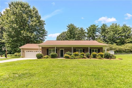 738 Korner Rock Rd, Kernersville, NC, 27284-8828 | Card Image
