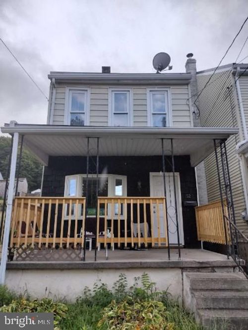 52 W Bacon St, POTTSVILLE, PA, 17901-3910 | Card Image