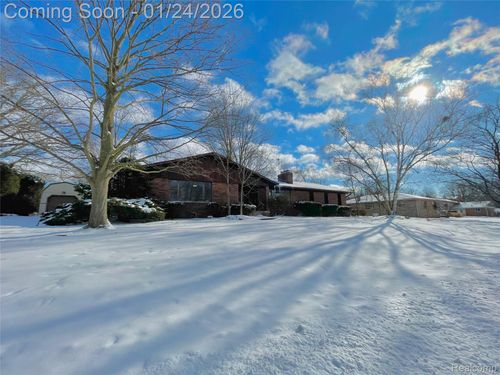 668 W Crest Ln, South Lyon, MI, 48178-1156 | Card Image