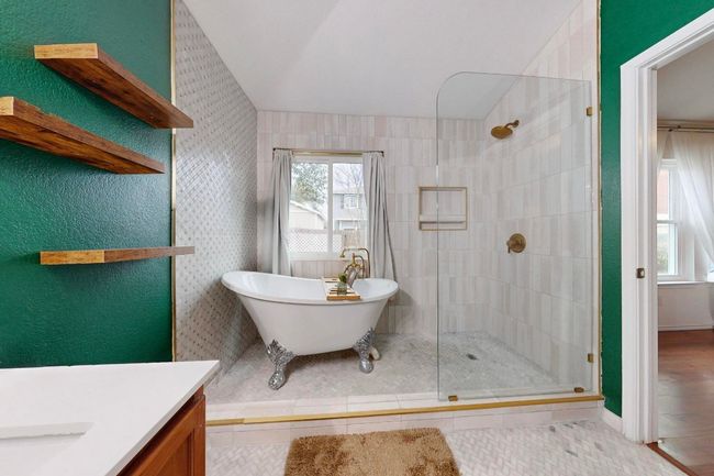 Primary Bathroom | Image 26