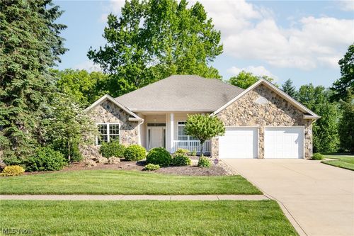 987 W Martin Ave, Amherst, OH, 44001-3117 | Card Image