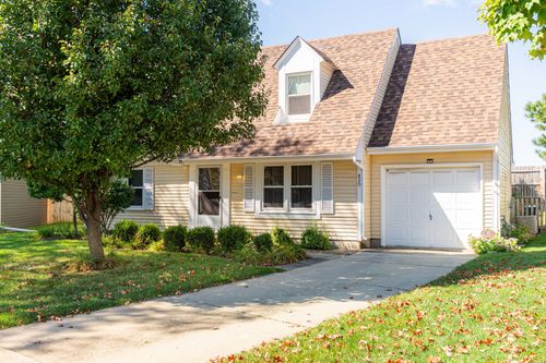 820 Shady Ln, Aurora, IL, 60506-1574 | Card Image