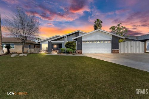 4608 Pinecastle Ave, Bakersfield, CA, 93313-3453 | Card Image