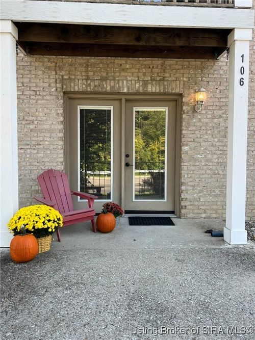 106 Colonial Club Dr, New Albany, IN, 47150-2382 | Card Image