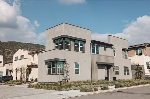 15818 Caterpillar Dr, Fontana, CA, 92336-5588 | Card Image