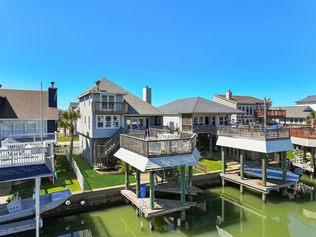 Spacious deck space | Image 31