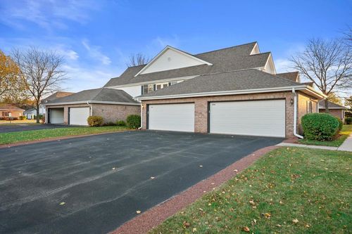 4779 S Forest Point Boulevard, New Berlin, WI, 53151 | Card Image