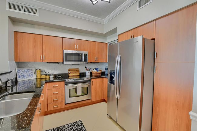 603 - 804 E Windward 603 Way, Condo with 2 bedrooms, 2 bathrooms and null parking in Lantana FL | Image 5