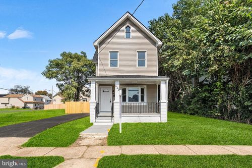 623 W 3rd St, Florence, NJ, 08518-1701 | Card Image