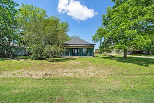 604 Avenue B, Lexington, TX, 78947-6380 | Card Image