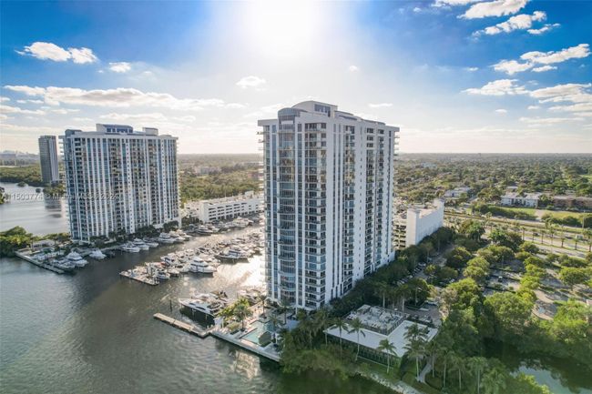 909 - 17301 Biscayne Blvd, Condo with 3 bedrooms, 3 bathrooms and null parking in North Miami Beach FL | Image 47