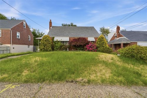 111 Arlene Ave, N Versailles, PA, 15137-2432 | Card Image