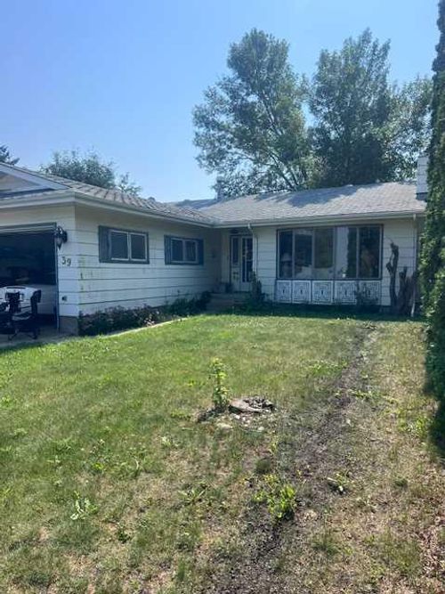 39 Nolan St, Red Deer, AB, T4P1Y8 | Card Image