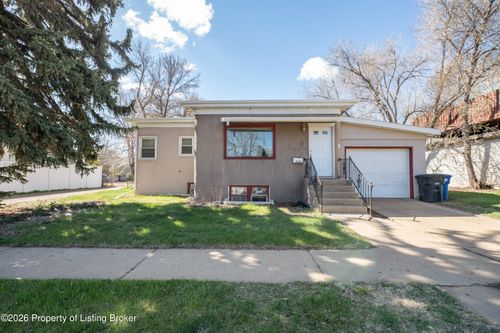 523 3rd St W, Dickinson, ND, 58601-4908 | Card Image