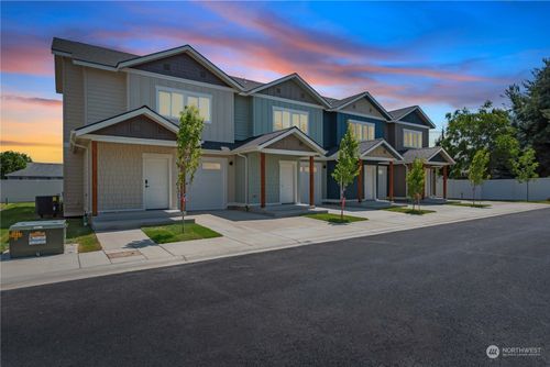 c3-1030 Finch Ln, Wenatchee, WA, 98801-4004 | Card Image
