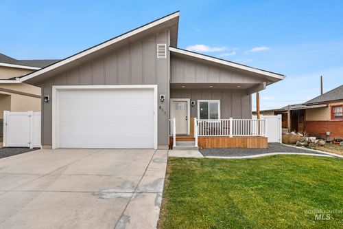 811 4th Ave W, Twin Falls, ID, 83301-5411 | Card Image