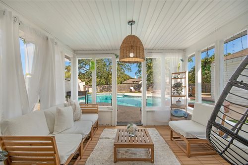 1400 Middleton Dr, Cedar Hill, TX, 75104-5018 | Card Image