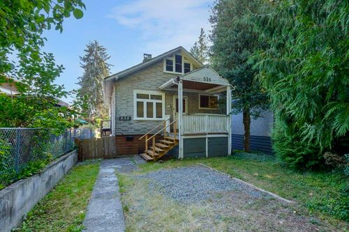 535 W 15th St, North Vancouver, BC, V7M1S8 | Card Image
