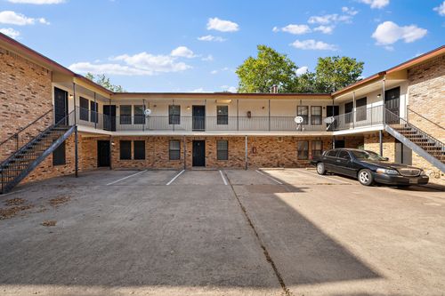 10-1108 N Elm St, Denton, TX, 76201-2971 | Card Image