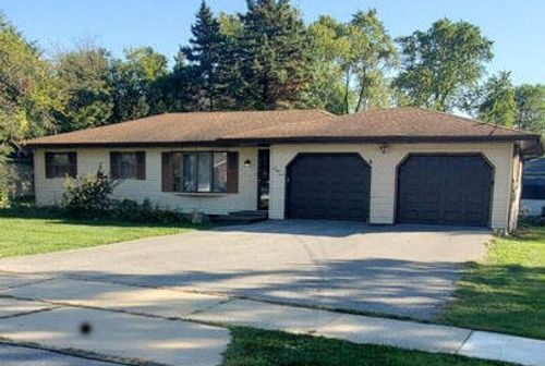 257 Green Acres Dr, Valparaiso, IN, 46383-1711 | Card Image