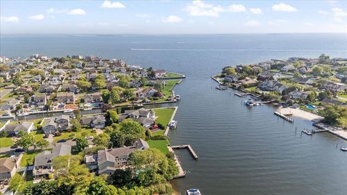 501 Bay 5th St, West Islip, NY, 11795-4709 | Card Image