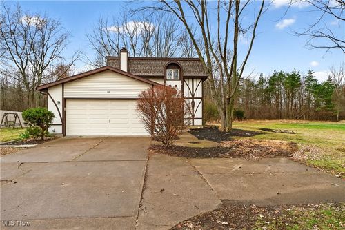 578 N Main St, Amherst, OH, 44001-1432 | Card Image