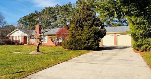 258 Edgewood Dr, Hillsville, VA, 24343-1225 | Card Image