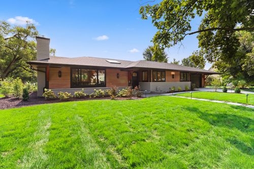 1600 Evergreen Ln, Lake Geneva, WI, 53147-9703 | Card Image