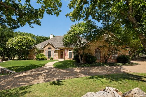 222 Hart Ct, Runaway Bay, TX, 76426-9302 | Card Image