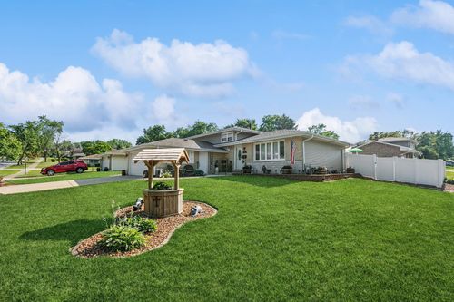 8900 S 85th Ave, Hickory Hills, IL, 60457-1321 | Card Image