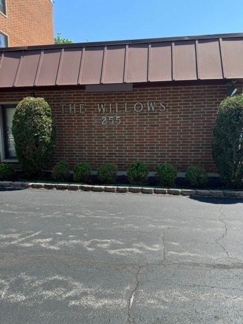 305-255 S West Ave, Elmhurst, IL, 60126-3064 | Card Image