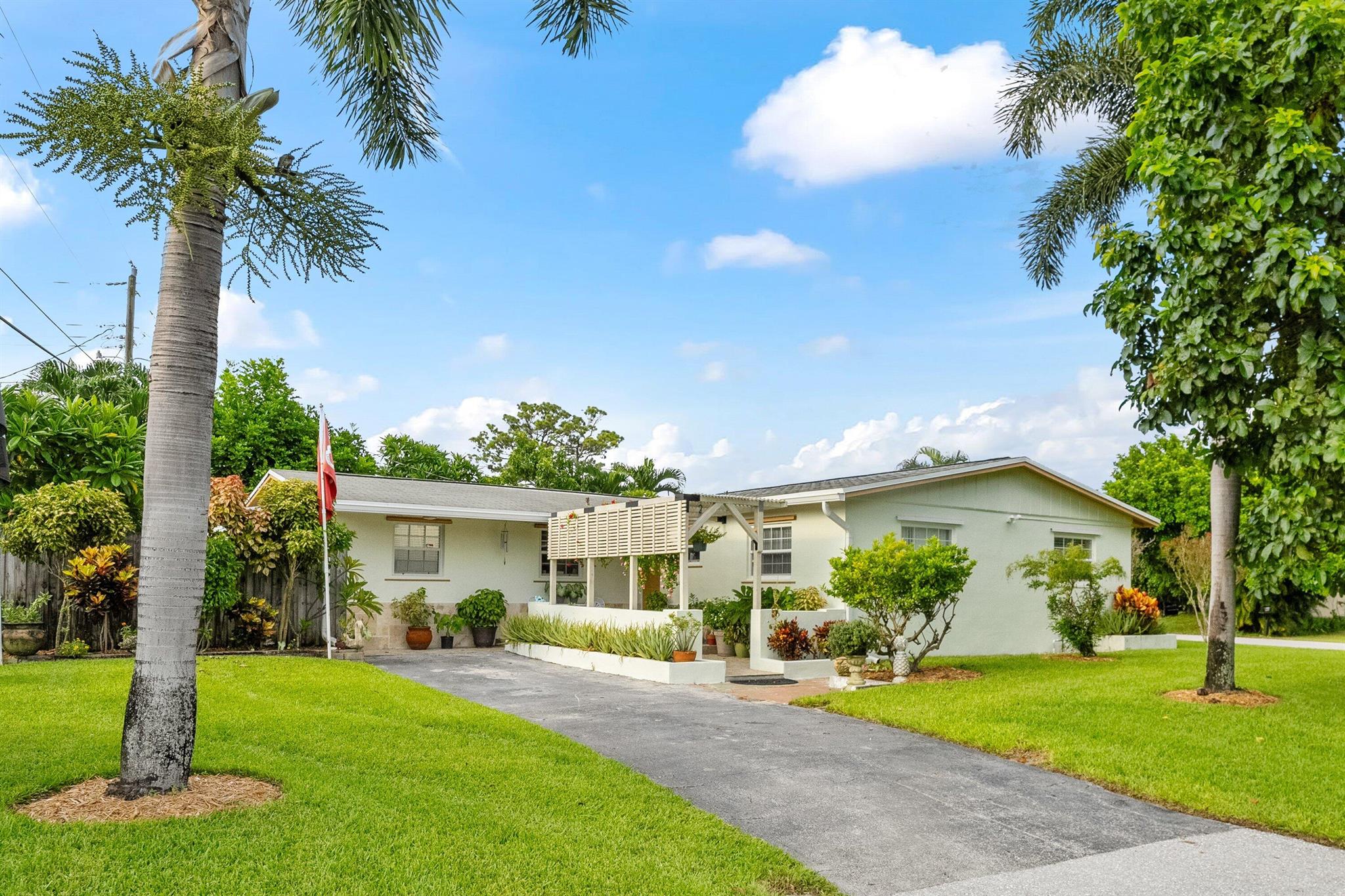 Souchak Dr, West Palm Beach, FL 33413